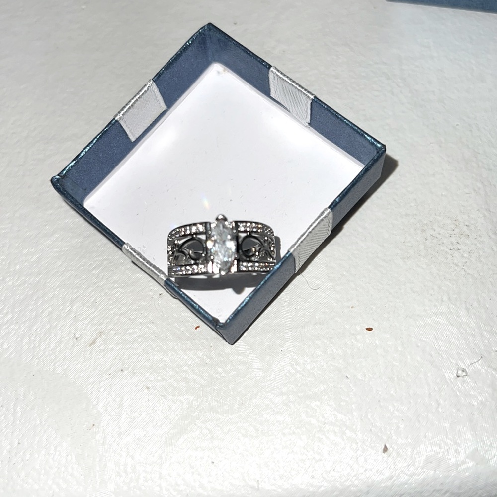 *NWOT* Beautiful 925 Sterling Silver Ring